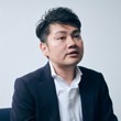 岡山県出身。2009年東京理科大学工学部卒業後、プロクター・アンド・ギャンブル・ジャパンに入社。営業担当として大手流通会社を担当。2012年グーグルに入社。消費財メーカーや小売流通業界へのデジタルマーケティングの企画立案や広告営業、オムニチャネル戦略に従事する。2015年12月にフェズを創業し、現職。
