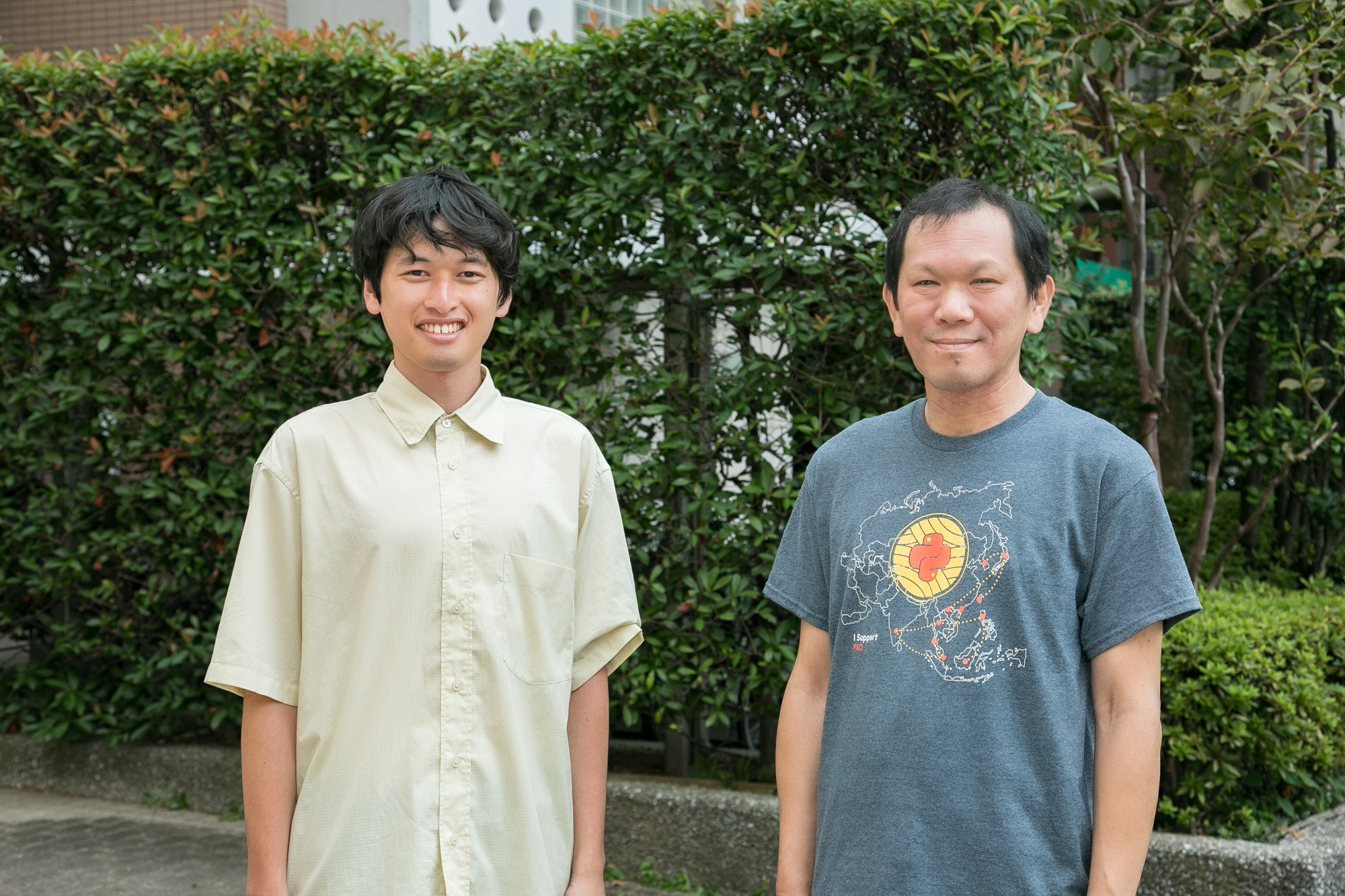 (左から)インタビュアー:翔泳社 CodeZine編集部 中野/インタビュイー:PyCon JP 理事 寺田氏