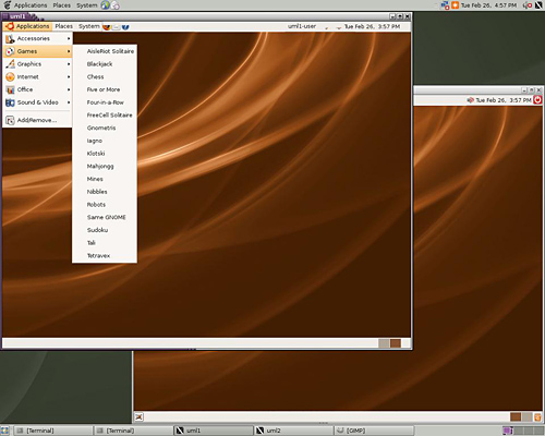 図2 実行中のUML Ubuntuセッション:Debianホストシステム下で2つのUML Ubuntuセッションを実行している。 図2 実行中のUML Ubuntuセッション:Debianホストシステム下で2つのUML Ubuntuセッションを実行している。