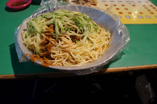 夜市での屋台飯。ジャンクフードにはジャンクフードの良さが