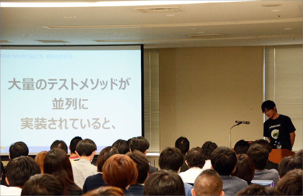 高橋メソッド風の資料でSpring Framework 5のテストについて説明する平栗さん