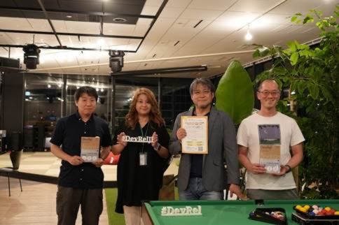 左から：モデレータ川下さん、戸倉さん、小島さん、中津川さん