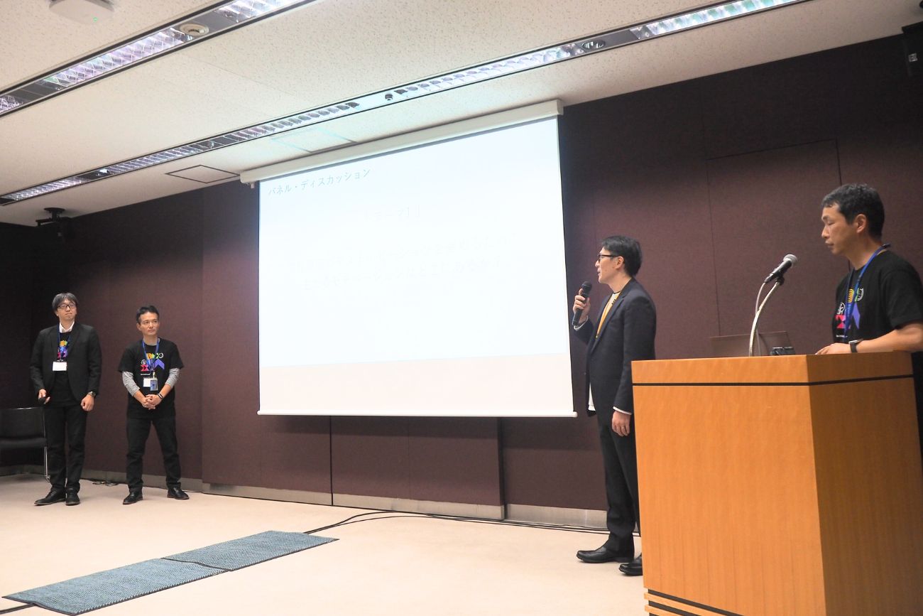 左から、日本アイ・ビー・エム システムズ・エンジニアリング株式会社 田口智大氏、日本アイ・ビー・エム株式会社 本山英典氏、三菱UFJインフォメーションテクノロジー株式会社 鈴木重統氏、日本アイ・ビー・エム株式会社 金元隆志氏