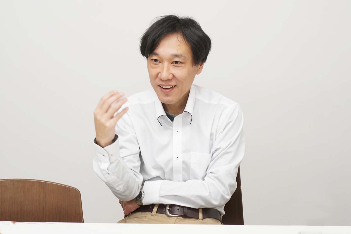 新井剛氏