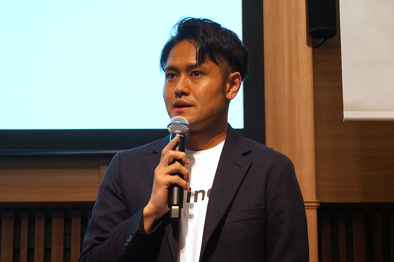オープニングで挨拶をするファインディ株式会社 執行役員の山田郷氏