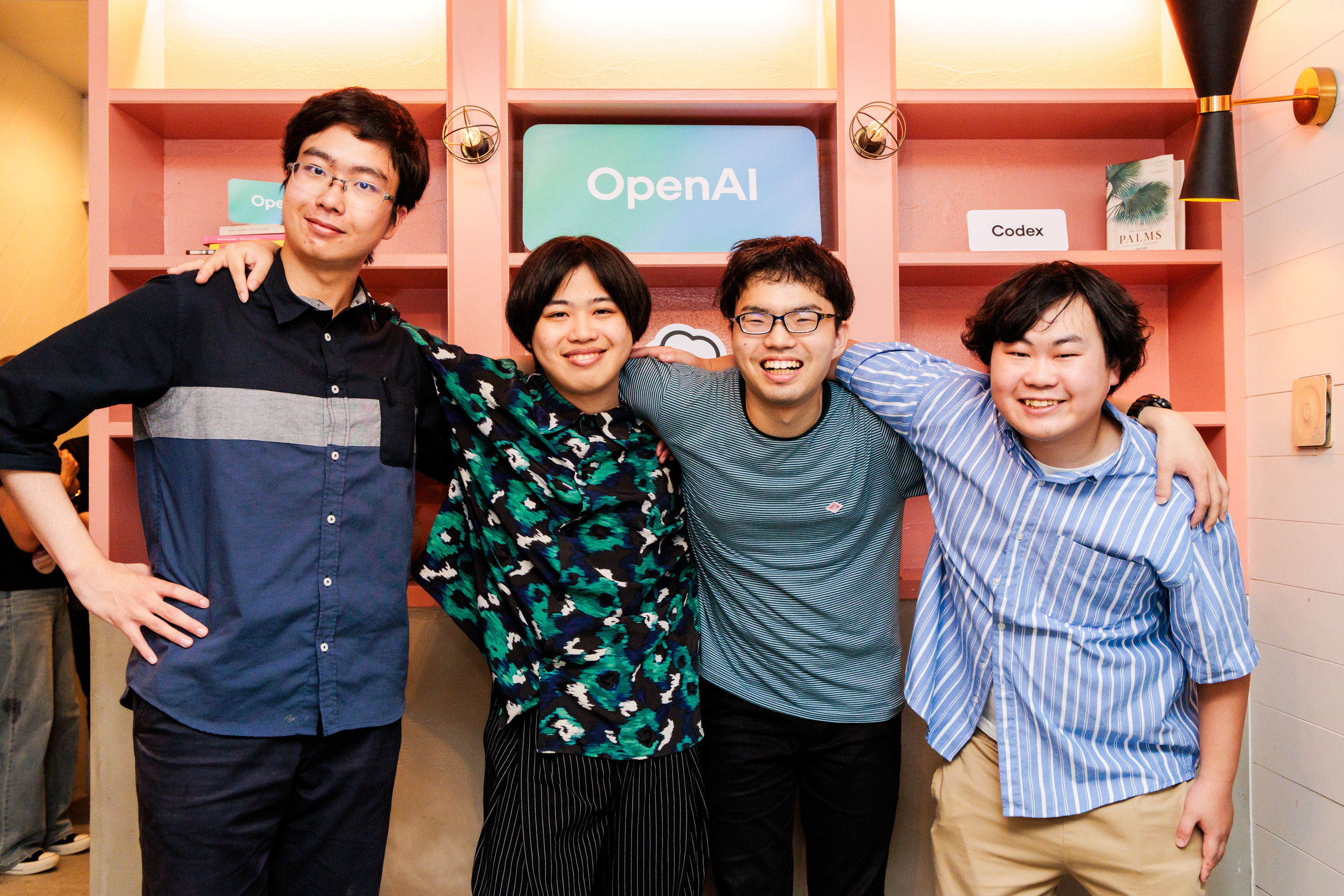 優勝したチーム「Poietra」の4名