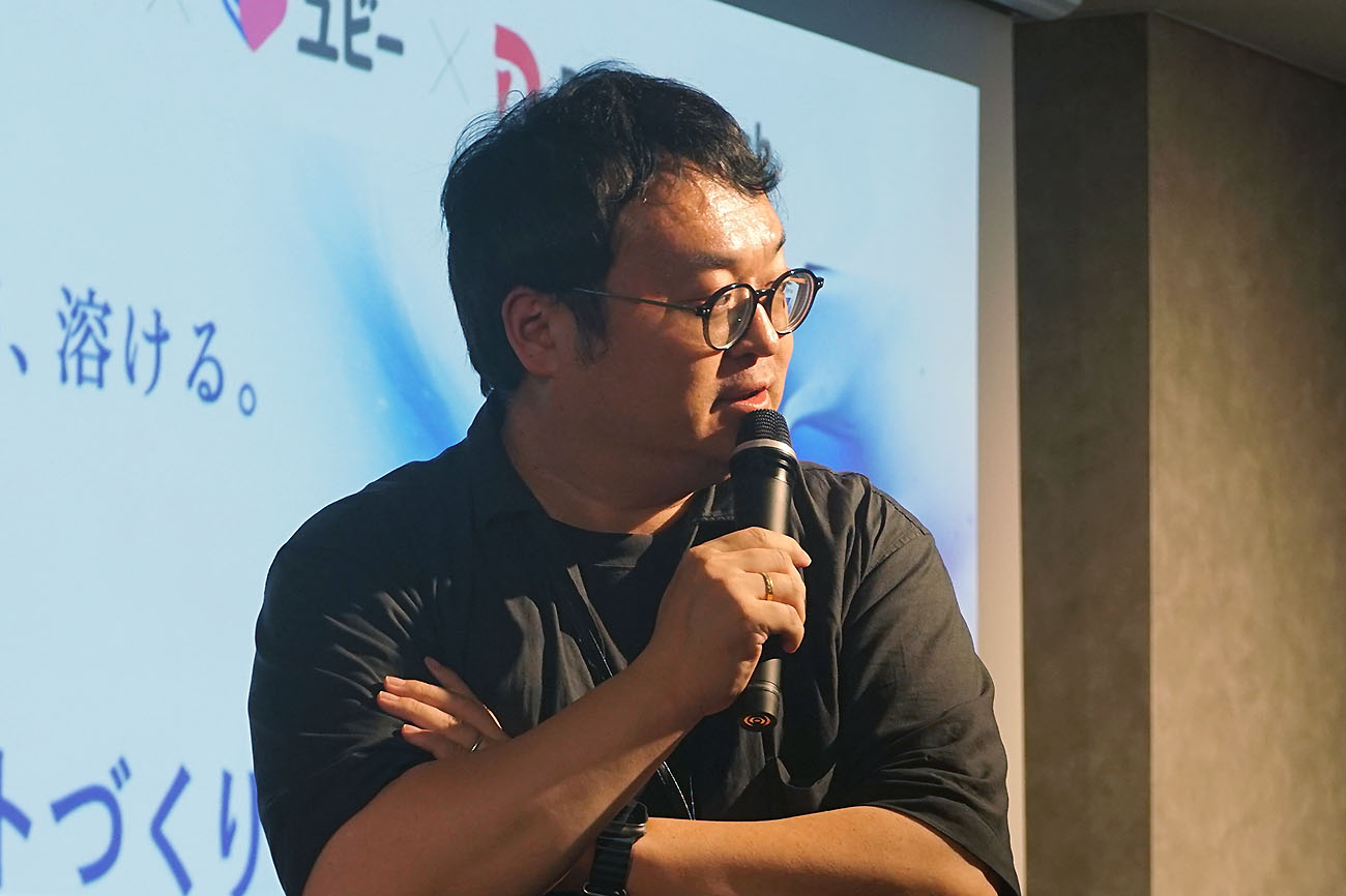 パネルディスカッションの様子。モデレーターは株式会社ログラス Product CoS 広瀬丈氏