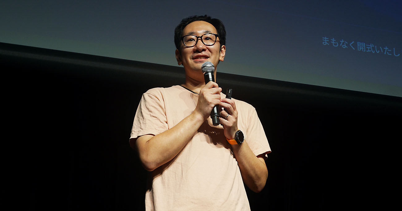 開会のあいさつをするNewbee 代表取締役の蜂須賀大貴氏