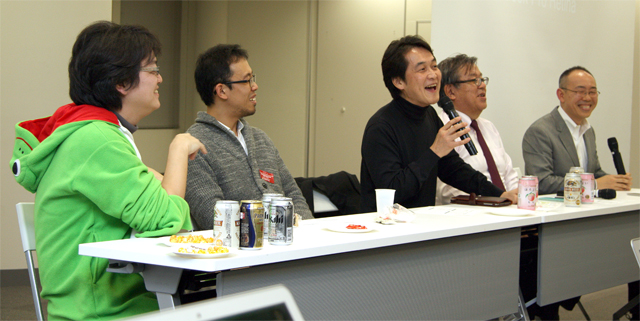 写真左から&nbsp;►&nbsp;小松健作氏、白石俊平氏、夏野 剛氏、村井 純教授、新野淳一氏