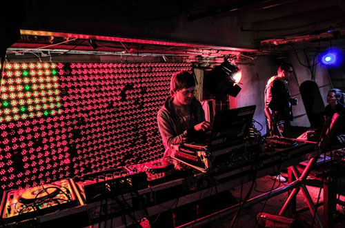 DJも行われる（写真提供:ILLUTRON）