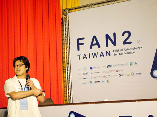 FabLab Asia Networkの発起人、慶応大学湘南藤沢キャンパスの田中浩也先生から、開会挨拶